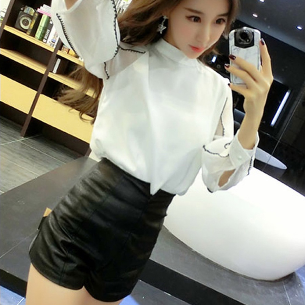 Cute white top preloved worn once